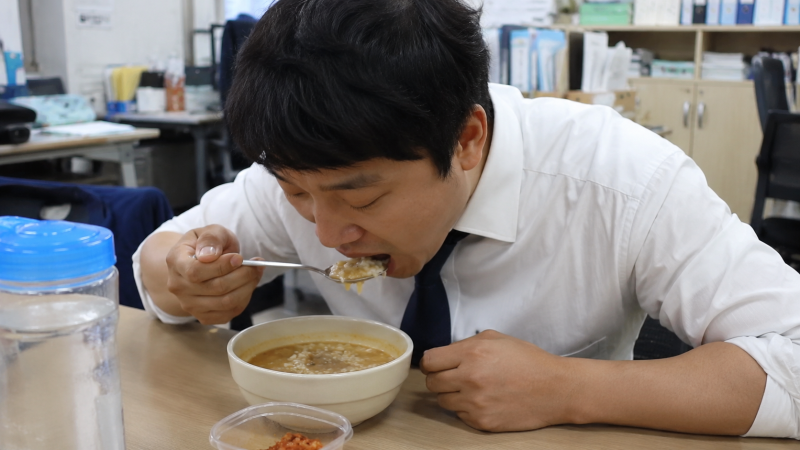 국에 밥 말아 후루룩 — 한국인이라면 다 아는 이 습관, 사실은 이런 문제가 🍚